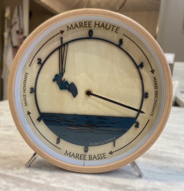 Horloge à marée kitesurfeuse, cadre bois – Image 2