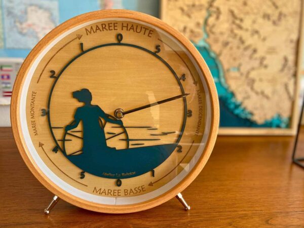 Horloge à marée, Femme à la barre