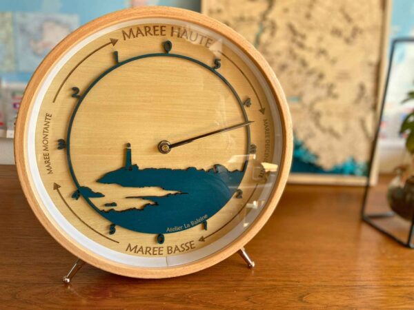 Horloge à marée, Phare