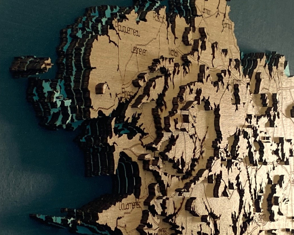 Carte en bois en relief : Bretagne