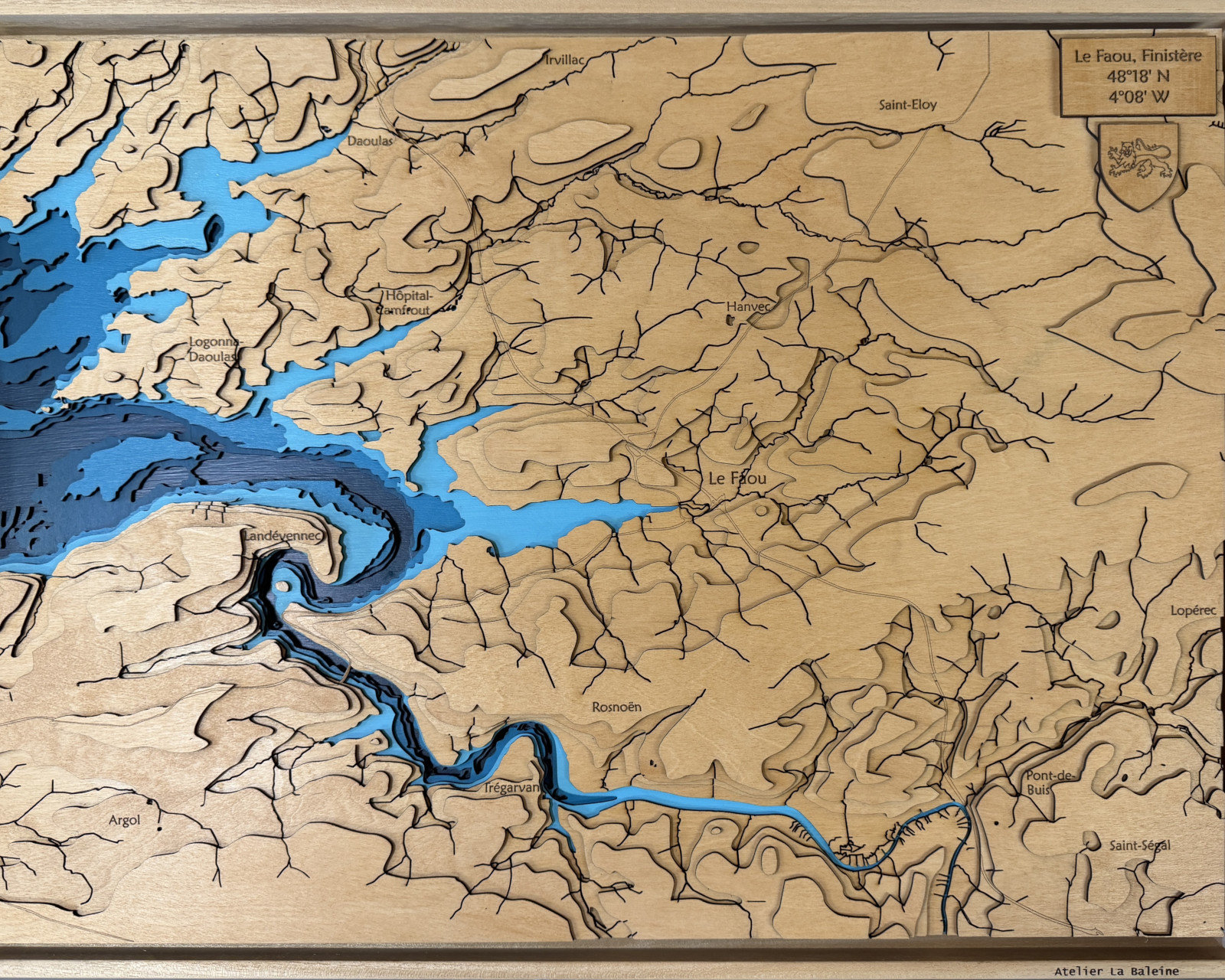 Carte en bois en relief : Le Faou