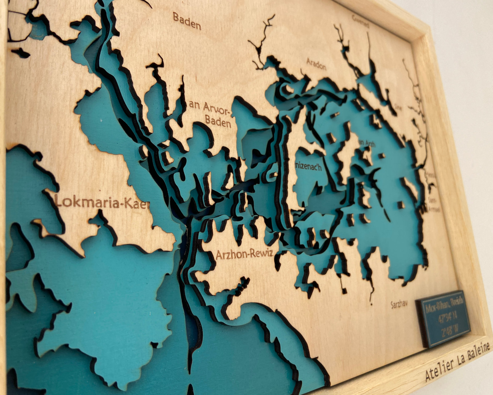 Carte en bois en relief : Golfe du Morbihan en breton