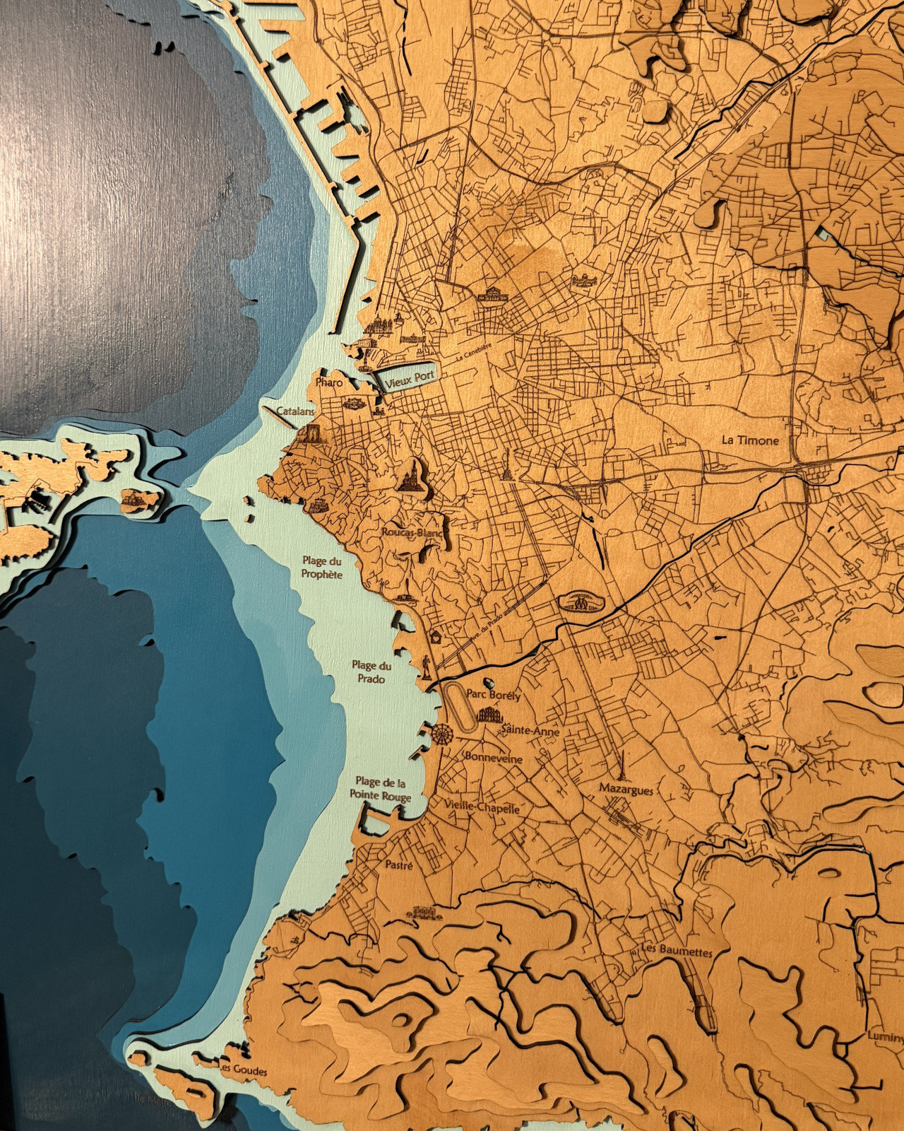Carte en bois en relief : Marseille