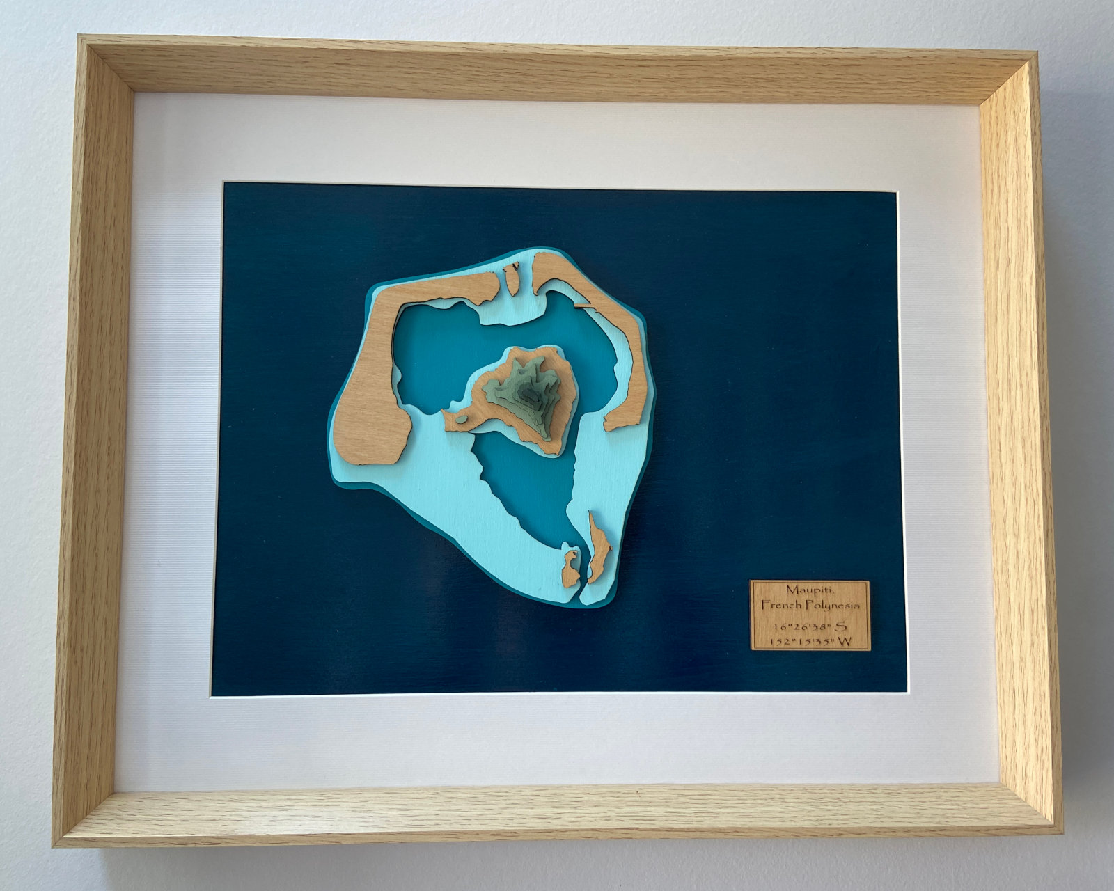 Carte en bois en relief : Maupiti