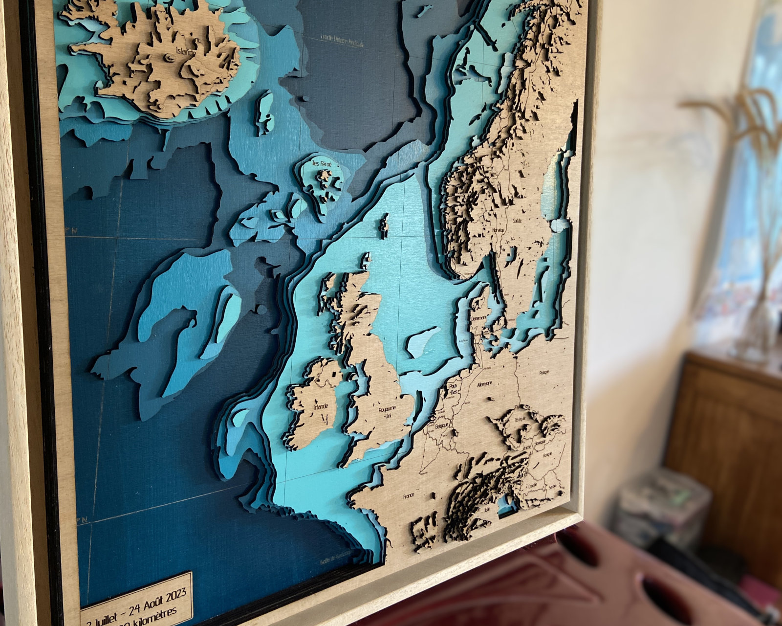 Carte en bois en relief : voyage France - Norvège